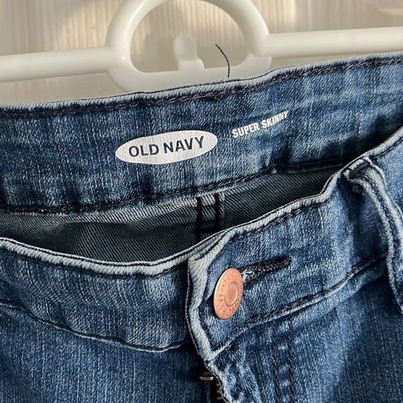Old Navy Super Skinny Jeans - Picture 4 of 9
